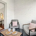 Manly Getaway - Perfect Location, Stylish Apt - Mins Walk To Manly Beach & Wharf - Perfect For Families, Couples & Business Travellers