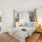 Manly Getaway - Perfect Location, Stylish Apt - Mins Walk To Manly Beach & Wharf - Perfect For Families, Couples & Business Travellers