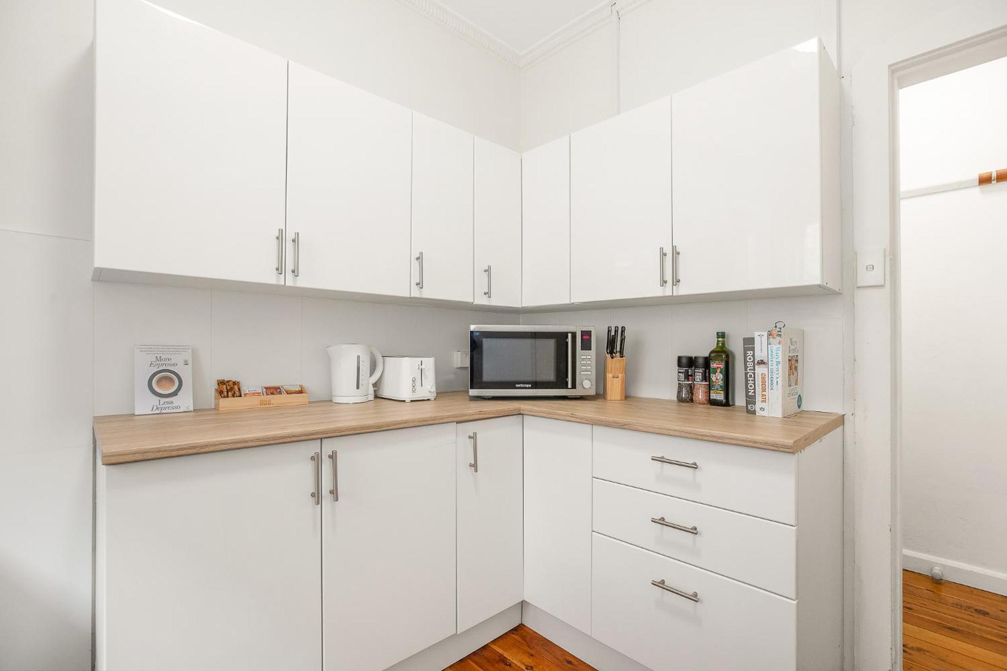 Manly Getaway - Perfect Location, Stylish - Mins Walk To Manly & Wharf - Perfect For Families, Couples & Business Travellers Apartment